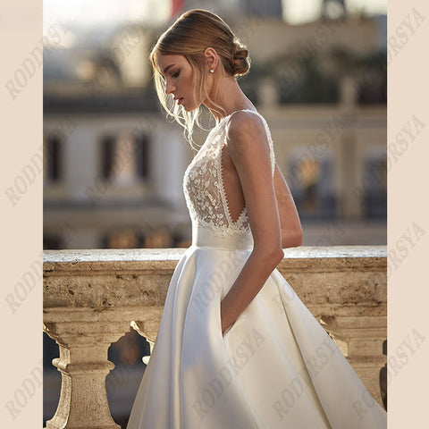 Soft Satin V-Neck Wedding Dresses For Women A-Line Backless Bridal Gowns Sleeveless Insertable Pocket Robe De Mariée