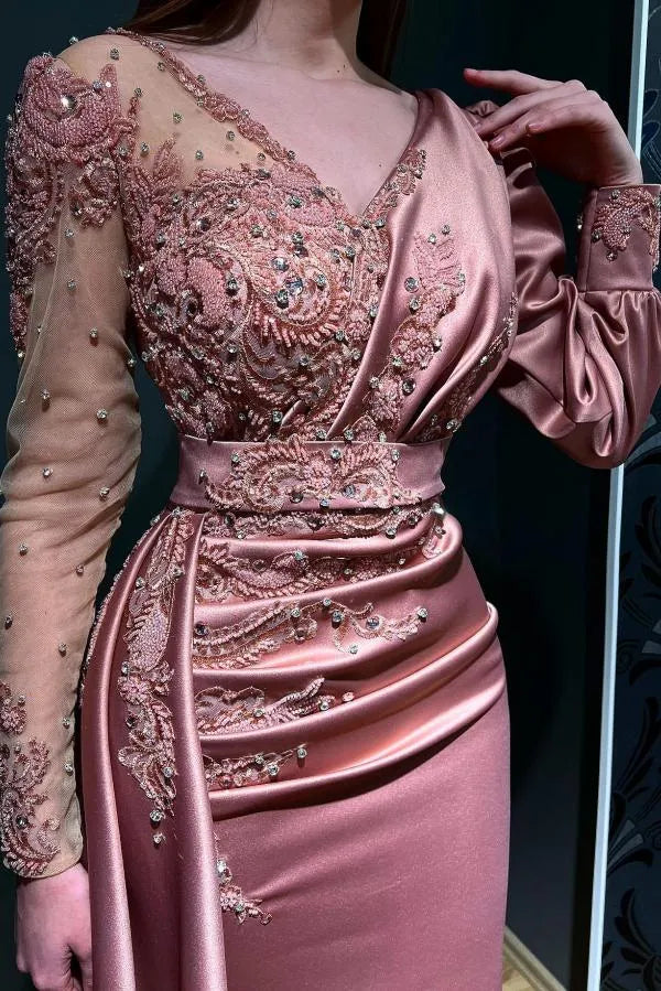 Robe de bal mi-maid en satin, longueur au sol, à manches longues, ornée de perles.