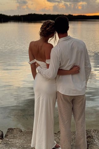 Marquina | Robe de soirée longue sirène en satin corail à épaules dénudées 