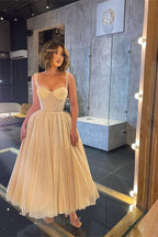 Vestido de fiesta de tul con escote corazón, corte en A y lentejuelas, con tirantes