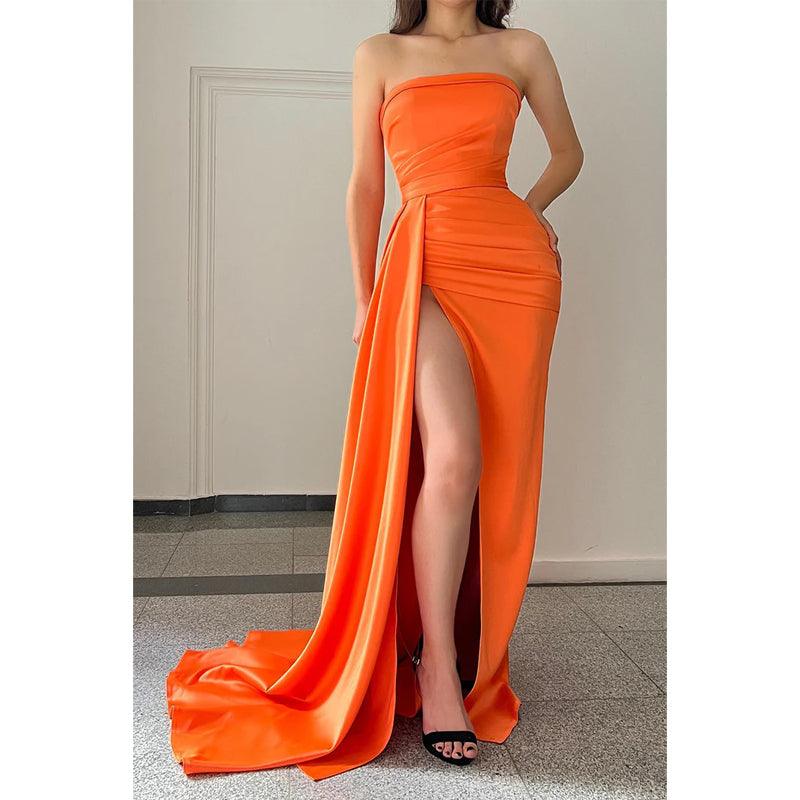 Vestido largo de fiesta formal sin tirantes, de satén plisado con abertura lateral 