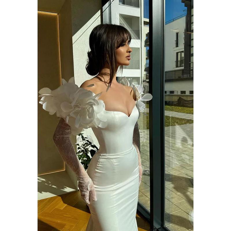 Superbe et charmante robe de bal sirène à manches longues, sans bretelles, en satin, avec fleurs