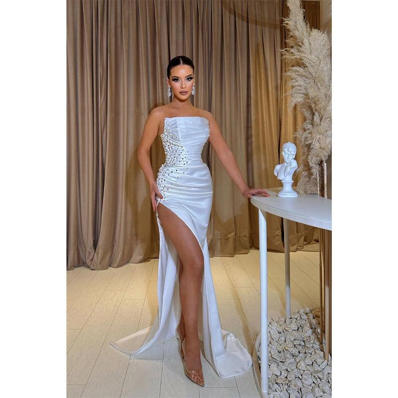 Vestido de fiesta largo de satén plisado, sin tirantes, con cuentas y abertura