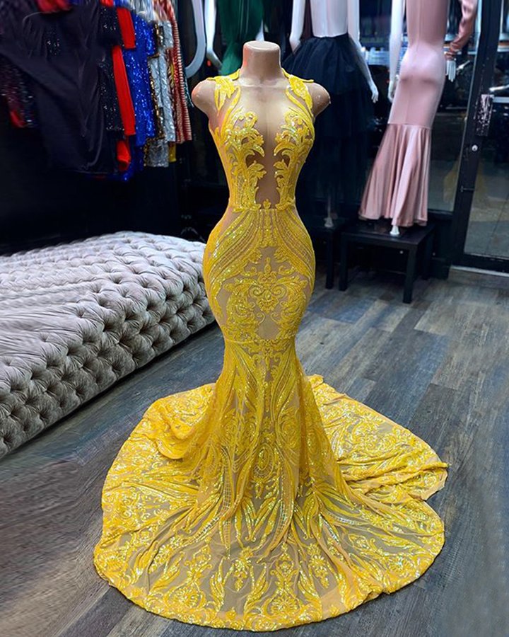 Robe de bal sirène jaune longue à col en V sans manches, ornée de sequins et de dentelle, sans manches
