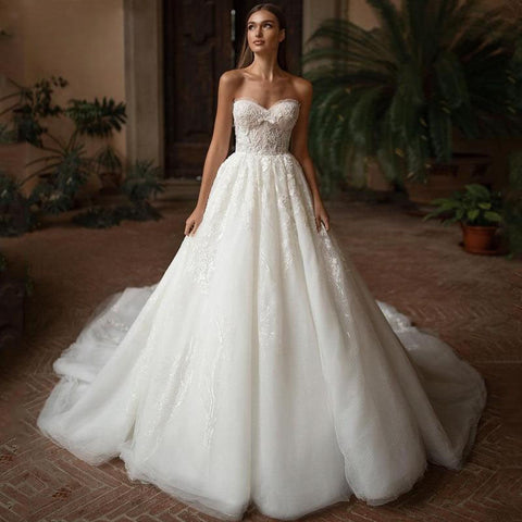 Elegant A-Line Lace Wedding Dresses Luxury Strapless Sweetheart Appliques Bridal Gown Sweep Train Vestido De Noiva