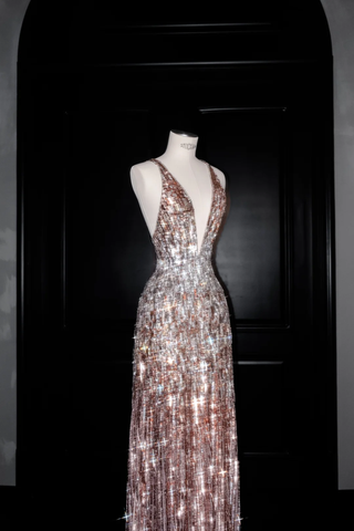 Vestido largo de noche de lujo con escote en V profundo, lentejuelas y espalda descubierta, ideal para eventos formales y graduaciones (Y8683)