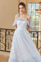 Robe de bal longue bleu clair, coupe princesse, épaules dénudées