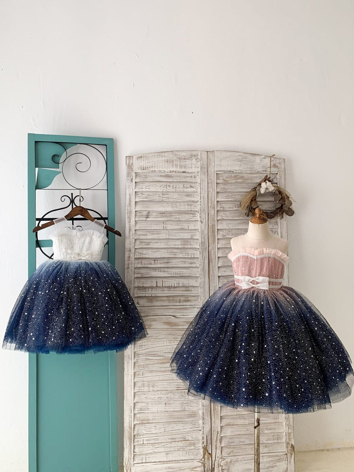 Impresionante vestido de niña azul degradado de tul hasta la rodilla 