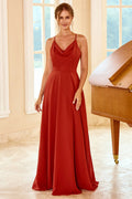 Vestido largo de dama de honor con tirantes finos