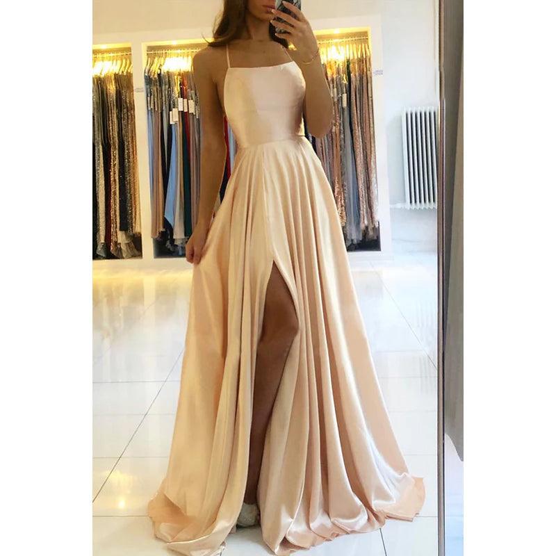Robe de soirée fourreau/colonne à bretelles en satin plissé sans manches