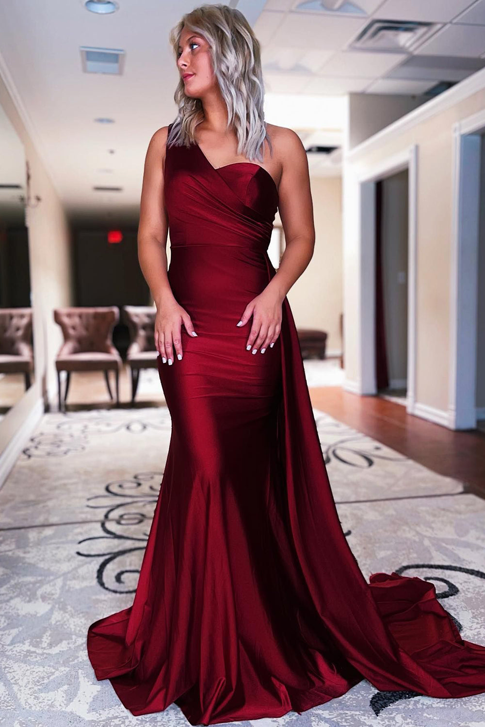 Vestido de sirena de un solo hombro para baile de graduación