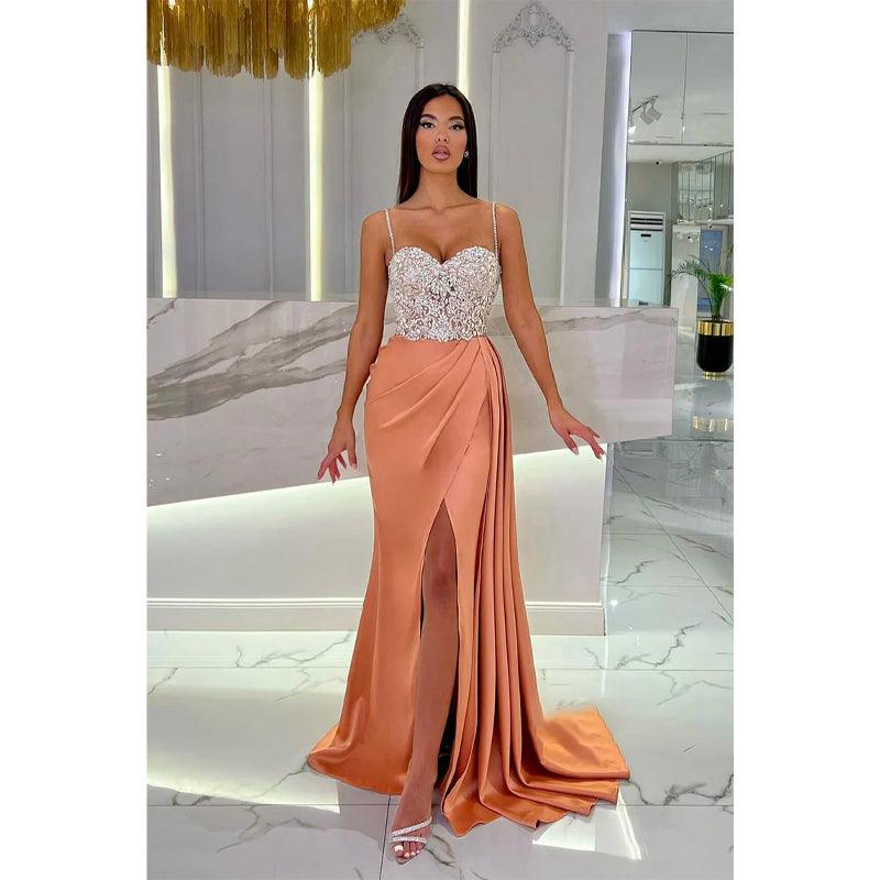 Robe de soirée longue à bretelles en cœur et perles, coupe fourreau/colonne