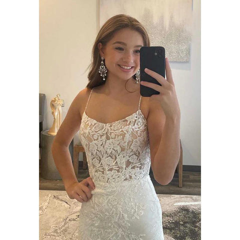 Robe de bal longue fourreau en tulle et dentelle à bretelles spaghetti