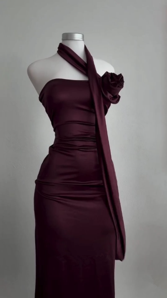 Vestido largo de fiesta burdeos sencillo, sin tirantes, corte recto, modelo Y8511