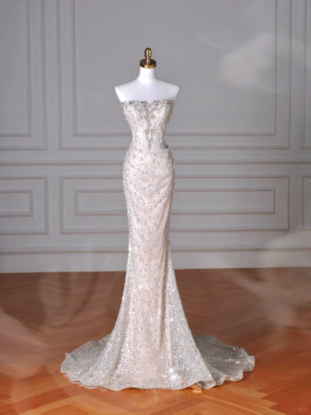 Robe de bal sirène longue sans bretelles en tulle à sequins scintillants Y8616