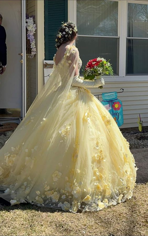 Vestido de gala amarillo con flores 3D, ideal para quinceañeras (modelo Y6578)