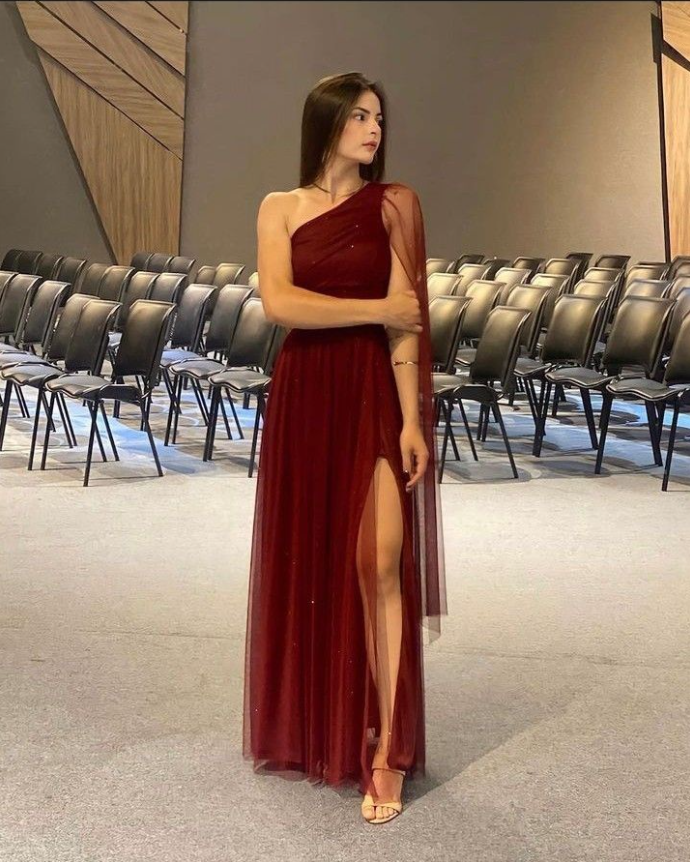 Precioso vestido de noche burdeos de un solo hombro, tul, lentejuelas y abertura, estilo baile de graduación Y7826