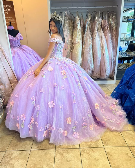 Robe de bal élégante en tulle brillant à épaules dénudées et appliqués lavande, ornée de fleurs 3D, idéale pour une fête de 15 ans (Y285)