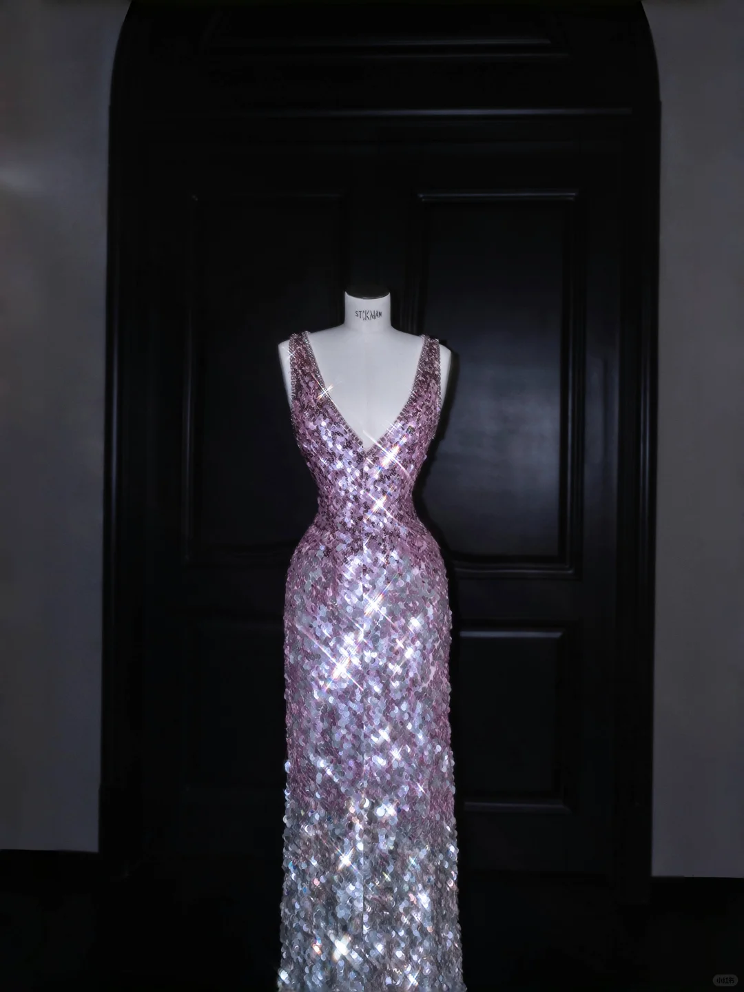 Magnifique robe de bal longue rose à sequins et col en V Y8688