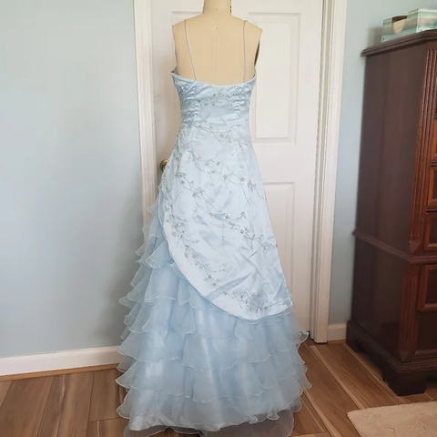 Elegante vestido de baile azul hielo con lentejuelas y cuentas, vestido de graduación de corte A con capas de tul Y7931