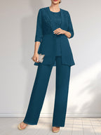 Vestido de novia de gasa con encaje y lentejuelas, estilo mono/traje pantalón, largo hasta el suelo, con escote redondo.
