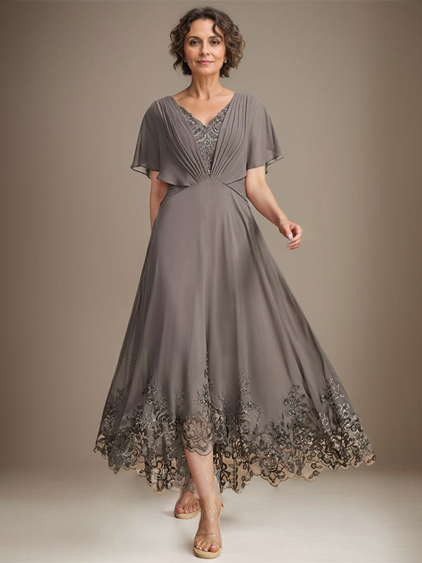 Robe de mère de la mariée asymétrique en mousseline de dentelle, coupe trapèze, col en V et plis