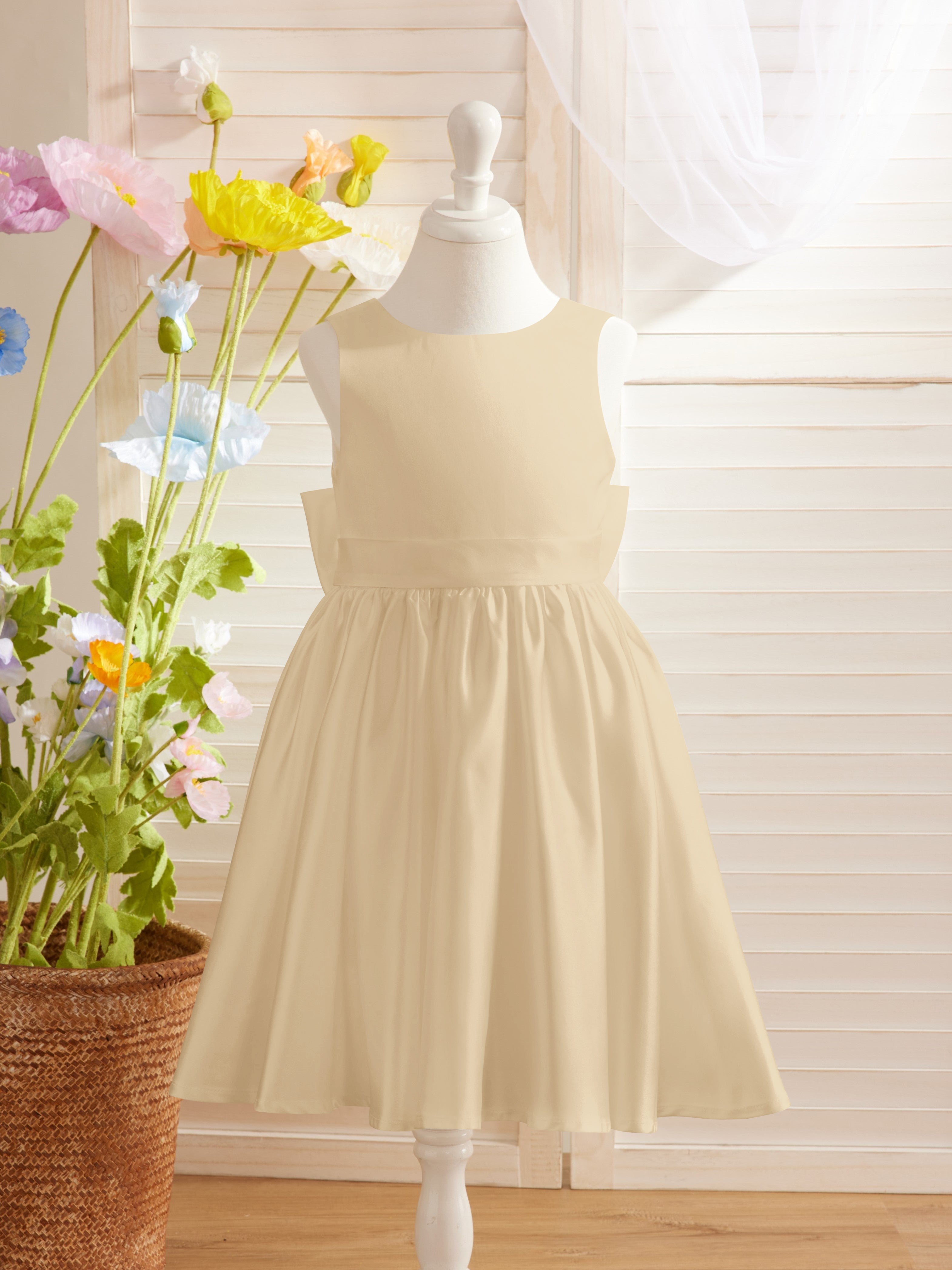 Elegante vestido de niña de las flores de satén con corte en A, espalda en V y lazo, hasta la rodilla 