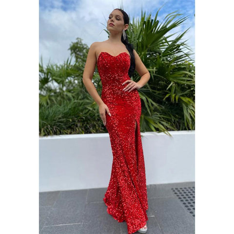 Vestido de fiesta brillante con lentejuelas rojas y escote corazón