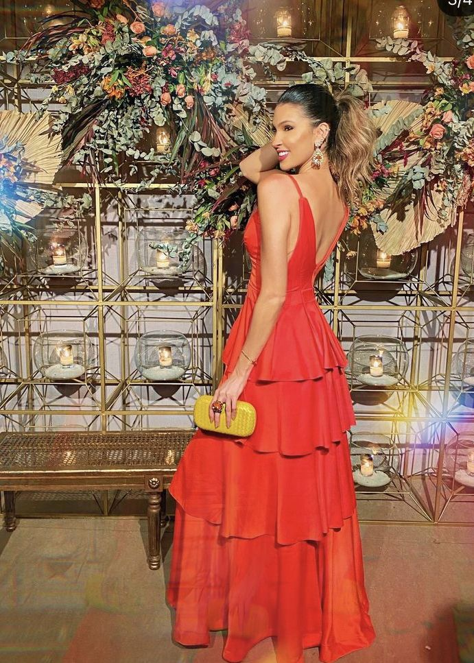 Vestido de noche rojo de corte evasé con tirantes finos y volantes Y5466