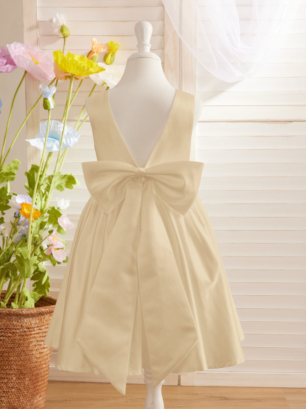 Elegante vestido de niña de las flores de satén con corte en A, espalda en V y lazo, hasta la rodilla 
