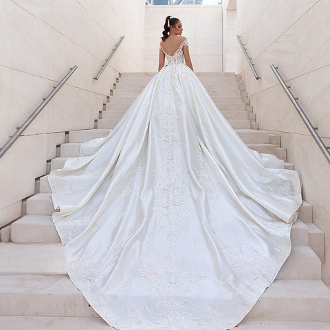 Robes de mariée sexy à épaules dénudées, coupe trapèze, dentelle appliquée, élégantes robes de mariée sans manches en satin avec perles et appliqué, parfaites pour une soirée plage.