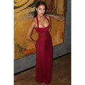 Vestido de fiesta elegante y moderno con cuello halter, sin mangas y corte tubo/columna