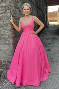 Robe de bal longue trapèze à fines bretelles et sequins