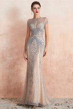 Vestido largo de fiesta de sirena con cuentas y mangas cortas