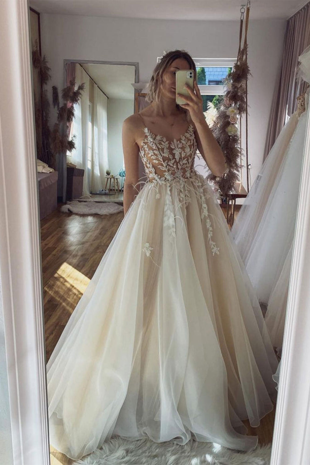 Robe de bal longue avec appliques