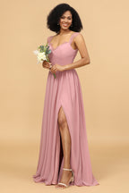 Robe de demoiselle d'honneur longue en mousseline rose poudré avec dentelle