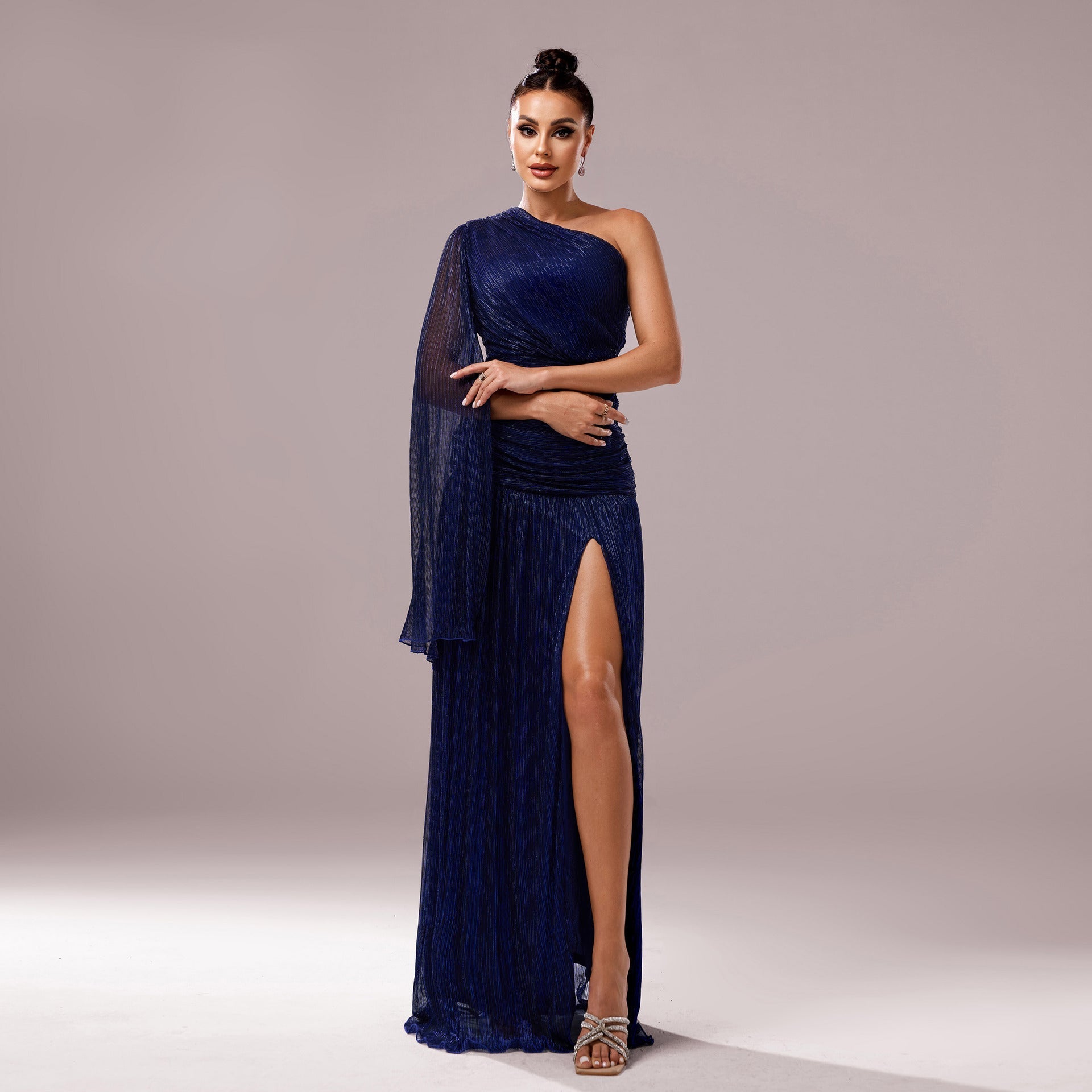 Vestido de noche elegante con abertura y manga larga de un solo hombro 