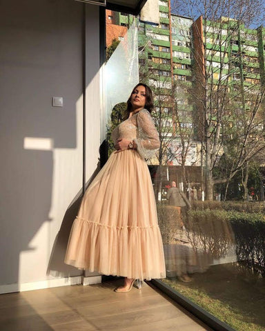 Robe de bal champagne à manches longues et jupe en tulle