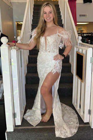 Vestido de fiesta de sirena con apliques de lavanda y plumas