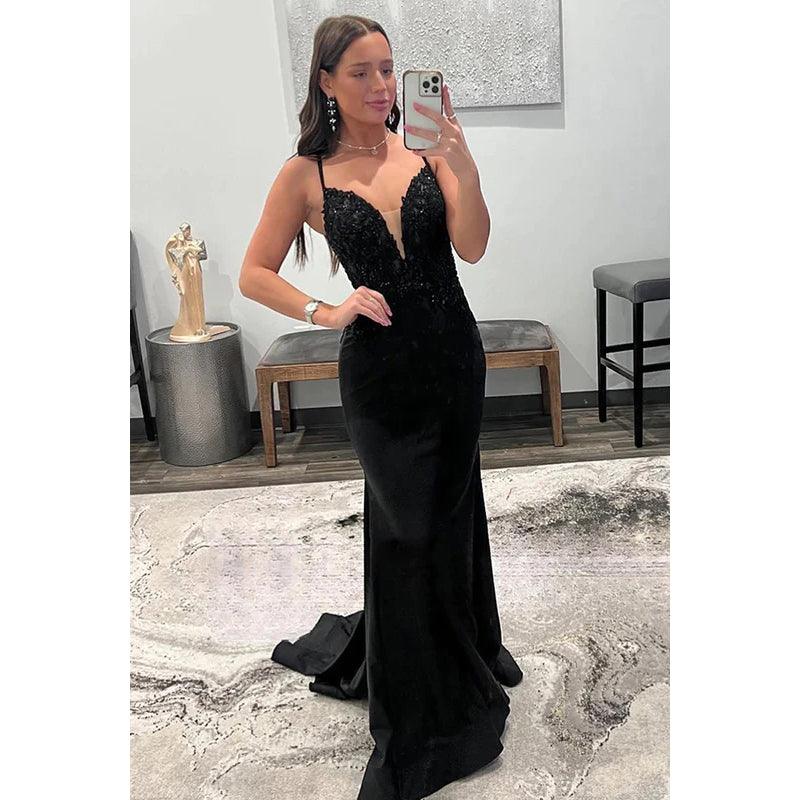 Robe de soirée fourreau/colonne en satin à col en V et perles, sans manches