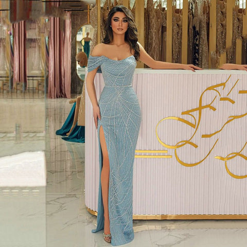 Robes de soirée sirène bleu clair élégantes et sexy 2025, asymétriques, fendues sur la poitrine, sur mesure.
