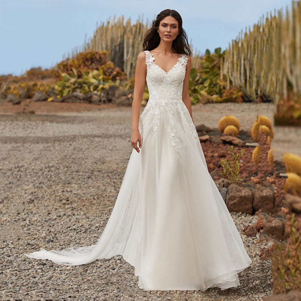 Vestidos de novia sencillos de corte A 2023, sexys, con escote en V, sin mangas, apliques de encaje, cola de barrido, para mujer, vestidos de novia con botones en la espalda, tipo bata. 