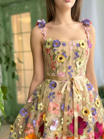 Robe de bal courte à fleurs en forme de A avec fleurs 3D