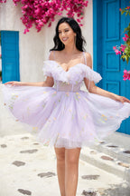 Magnifique robe de bal lilas clair à corset, coupe trapèze, épaules dénudées et broderies.