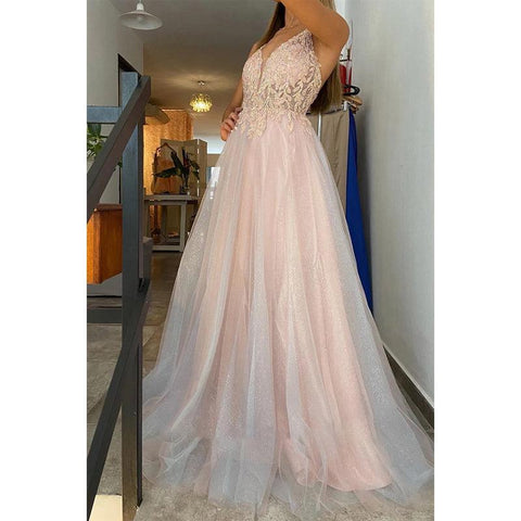 Robe de bal longue trapèze à bretelles spaghetti et appliques en tulle 