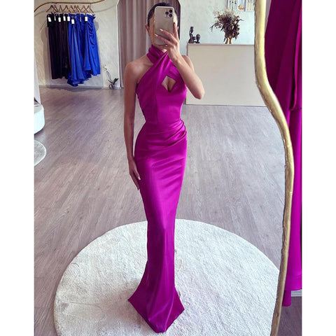 Robe de bal longue à col licou et fourreau 