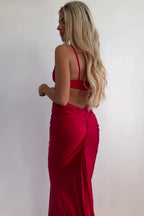 Robe de bal longue sirène en satin à fines bretelles et découpes
