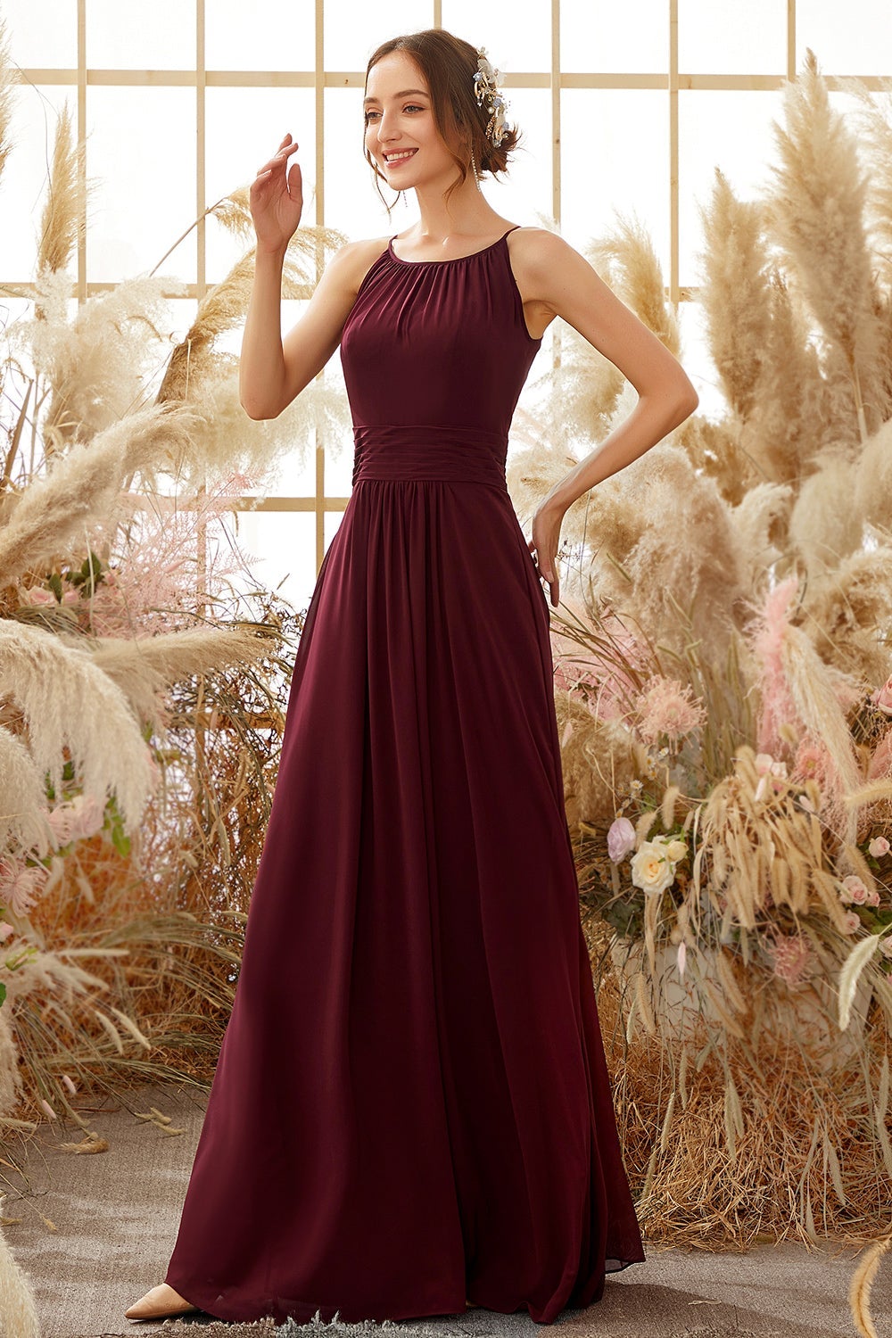 Robe de demoiselle d'honneur élégante en mousseline bordeaux