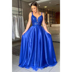 Robe de soirée longue à bretelles spaghetti et appliques en dentelle 