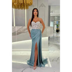 Robe de soirée longue à bretelles en cœur et perles, coupe fourreau/colonne